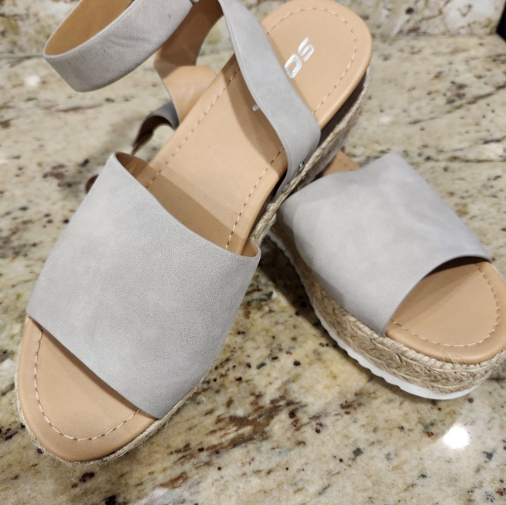 Soda sandals